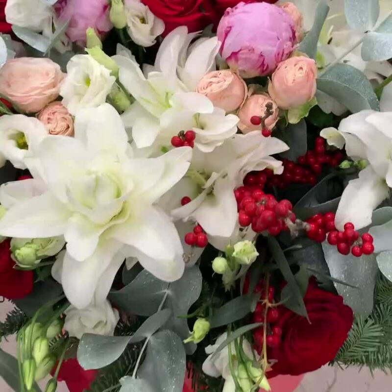 Шикарная коробка с цветами Шикарная коробка с цветами