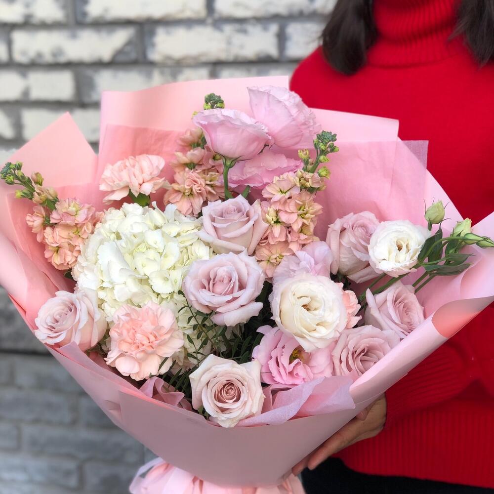 Букет с эустомой